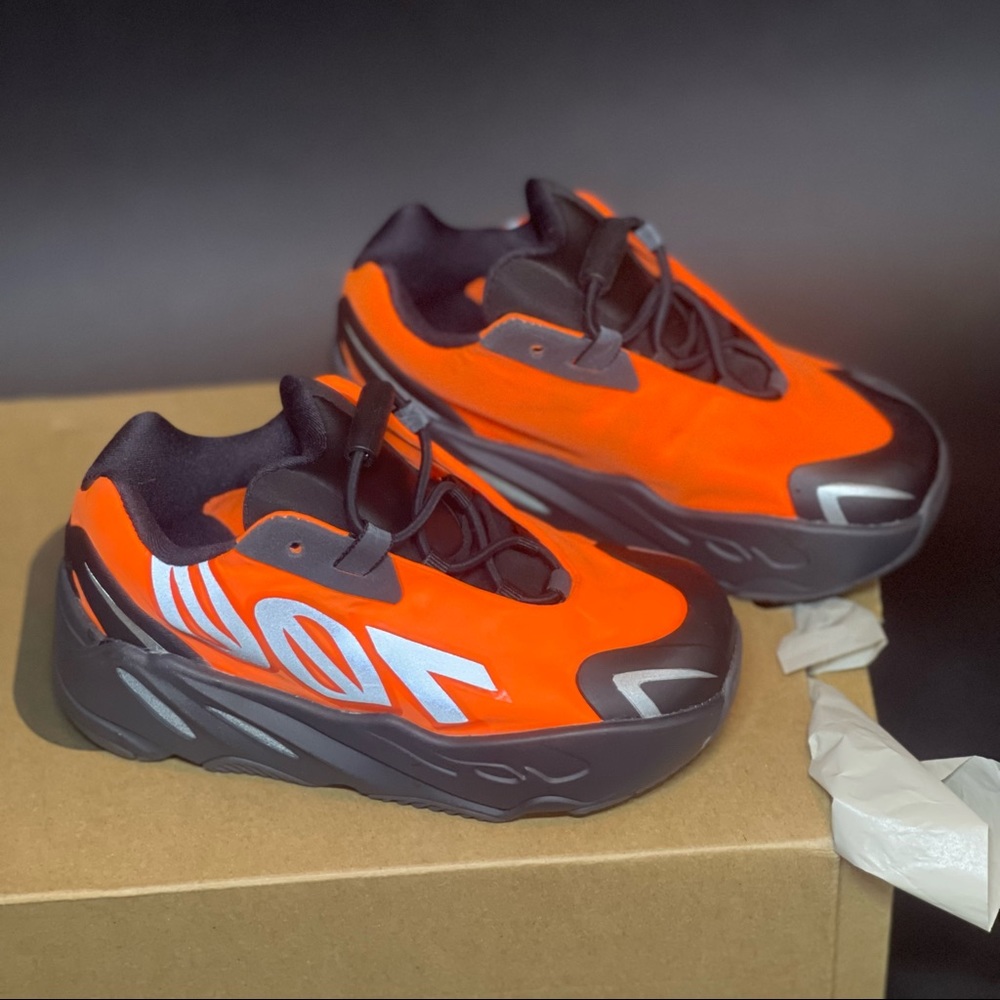 YEEZY BOOST 700 MNVN KIDS 'ORANGE' 🧡